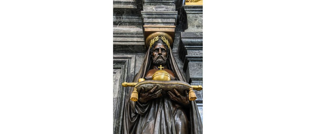 Géant de l'entrée de la crypte du Dôme des Invalides © Paris - Musée de l'Armée /Anne-Sylvaine Marre-Noël.